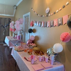 Girl baby’s shower decorations